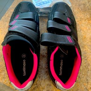 Peleton shoes worn once